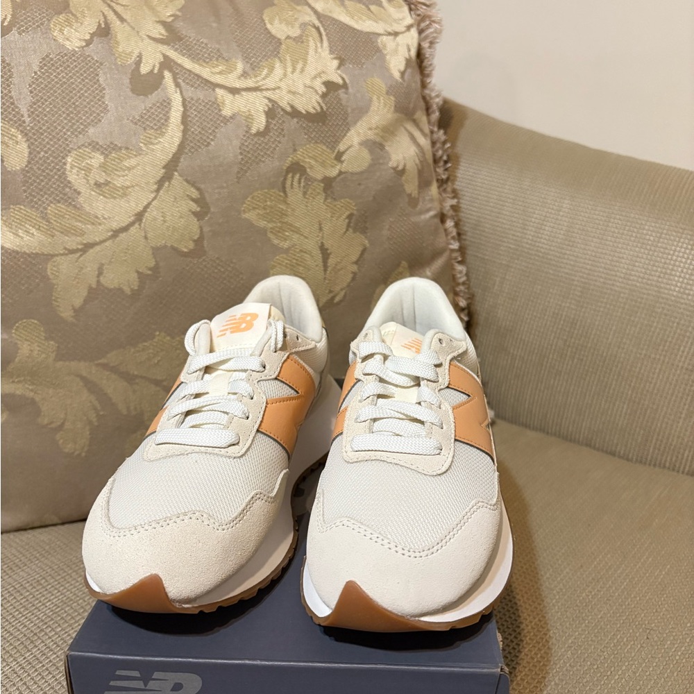 New Balance  237 Beige Orange Sneakers